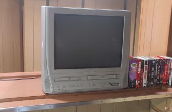 These dumpster dive TVs make modern TV audio seem like a joke