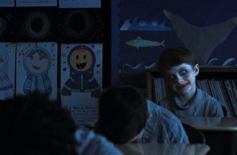 Zach Cregger’s Mysterious New Horror Movie ‘Weapons’ Has Critics Raving