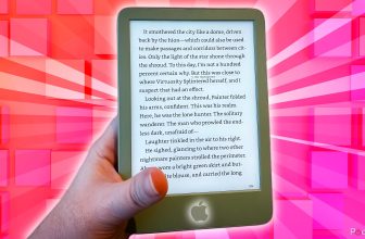The surprising reason I prefer the base Kindle over Paperwhite