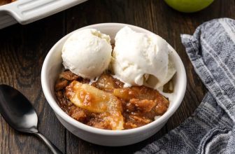 Apple Brown Betty (Easy & Delicious!)