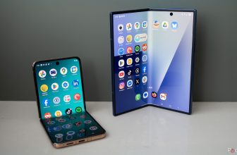 5 simple reasons I’ll always pick a clamshell over book-style folding phone